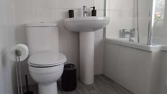 Lovely 3-bed House in Bridgend 7min From Porthcawl