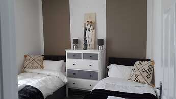 Lovely 3-bed House in Bridgend 7min From Porthcawl