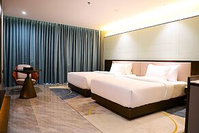 CASTLE BAYVIEW RESORT & SPA