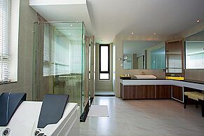 CASTLE BAYVIEW RESORT & SPA