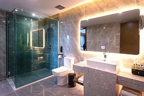 CASTLE BAYVIEW RESORT & SPA