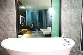 CASTLE BAYVIEW RESORT & SPA