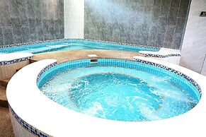 CASTLE BAYVIEW RESORT & SPA