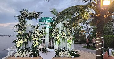 CASTLE BAYVIEW RESORT & SPA