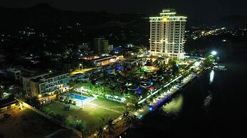 CASTLE BAYVIEW RESORT & SPA