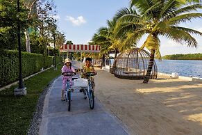 CASTLE BAYVIEW RESORT & SPA