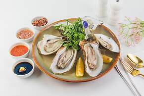 CASTLE BAYVIEW RESORT & SPA