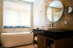 CASTLE BAYVIEW RESORT & SPA