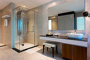 CASTLE BAYVIEW RESORT & SPA