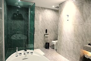 CASTLE BAYVIEW RESORT & SPA