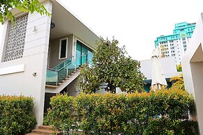 CASTLE BAYVIEW RESORT & SPA