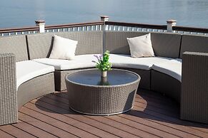 CASTLE BAYVIEW RESORT & SPA