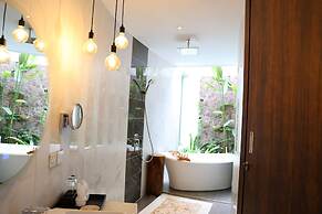 CASTLE BAYVIEW RESORT & SPA