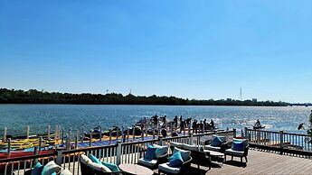 CASTLE BAYVIEW RESORT & SPA