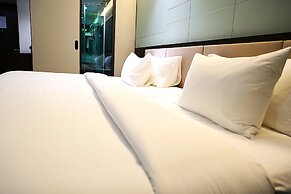 CASTLE BAYVIEW RESORT & SPA