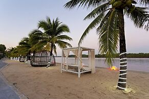 CASTLE BAYVIEW RESORT & SPA