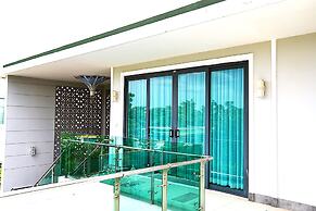 CASTLE BAYVIEW RESORT & SPA