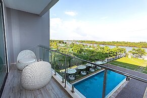 CASTLE BAYVIEW RESORT & SPA