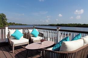 CASTLE BAYVIEW RESORT & SPA