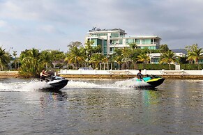 CASTLE BAYVIEW RESORT & SPA