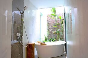 CASTLE BAYVIEW RESORT & SPA