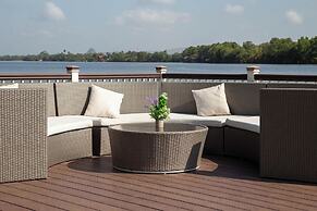 CASTLE BAYVIEW RESORT & SPA