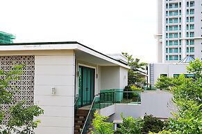 CASTLE BAYVIEW RESORT & SPA