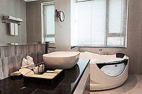 CASTLE BAYVIEW RESORT & SPA