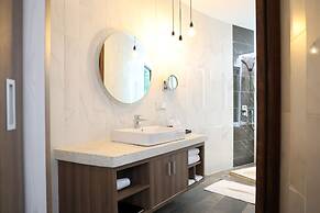 CASTLE BAYVIEW RESORT & SPA