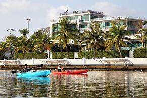 CASTLE BAYVIEW RESORT & SPA