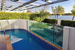 CASTLE BAYVIEW RESORT & SPA