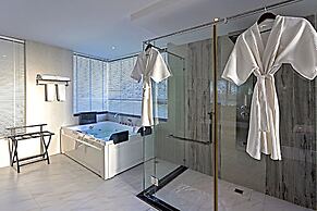 CASTLE BAYVIEW RESORT & SPA