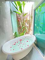 CASTLE BAYVIEW RESORT & SPA