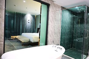 CASTLE BAYVIEW RESORT & SPA