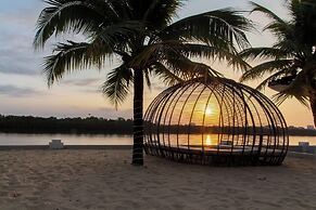 CASTLE BAYVIEW RESORT & SPA