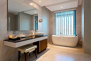 CASTLE BAYVIEW RESORT & SPA