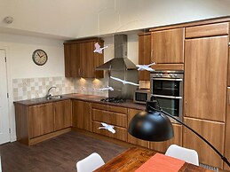 Lovely Riverside Perthshire Flat - Sleeps 8