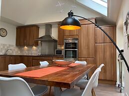 Lovely Riverside Perthshire Flat - Sleeps 8