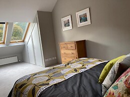 Lovely Riverside Perthshire Flat - Sleeps 8