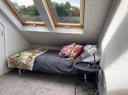 Lovely Riverside Perthshire Flat - Sleeps 8