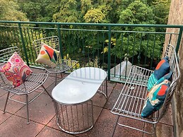 Lovely Riverside Perthshire Flat - Sleeps 8