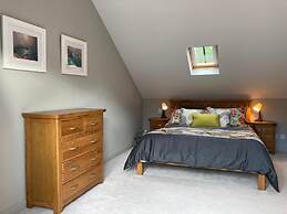 Lovely Riverside Perthshire Flat - Sleeps 8