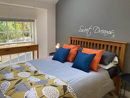 Lovely Riverside Perthshire Flat - Sleeps 8