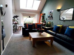 Lovely Riverside Perthshire Flat - Sleeps 8