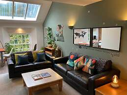 Lovely Riverside Perthshire Flat - Sleeps 8