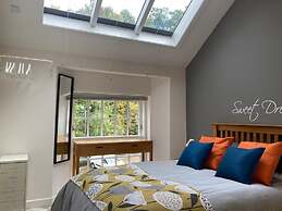 Lovely Riverside Perthshire Flat - Sleeps 8