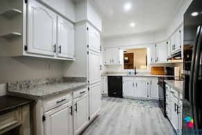 Close to I-95 Savannah Long Stays Pets