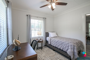 Close to I-95 Savannah Long Stays Pets