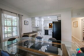 Close to I-95 Savannah Long Stays Pets