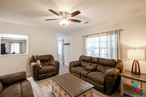 Close to I-95 Savannah Long Stays Pets